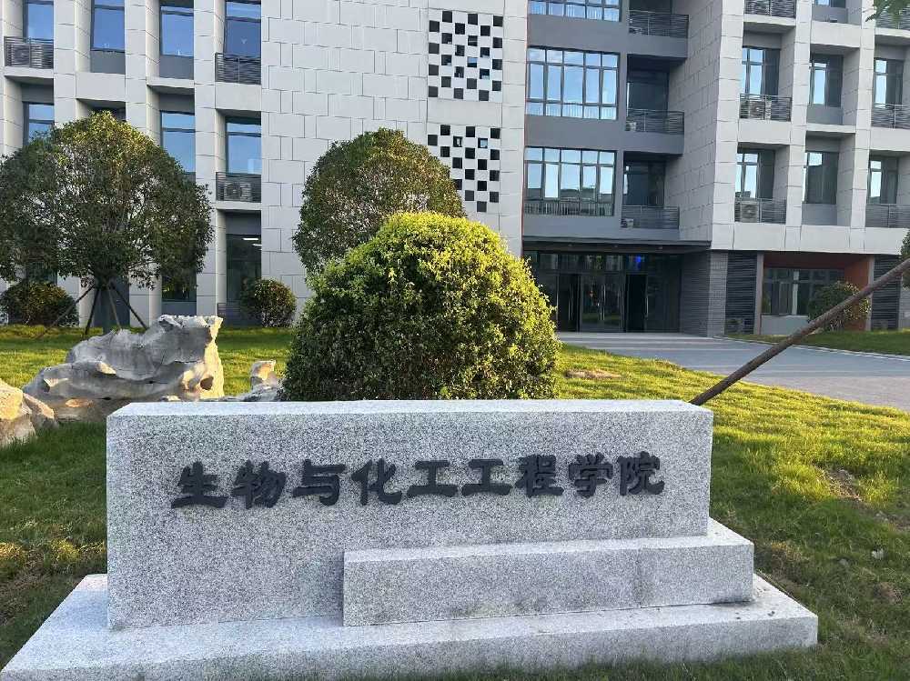 桦南县扬州职业大学体育场高杆灯项目